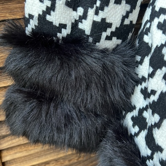 STUNNING Houndstooth Faux Fur collar & cuffs Belted Coat! It’s simply BEAUTIFUL! - Picture 11 of 16